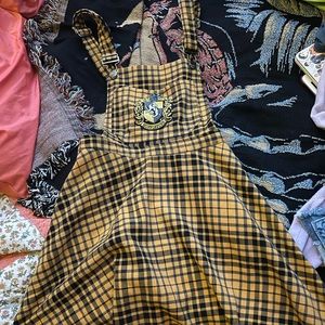 Harry Potter Hufflepuff Skirtall With Pockets and Adjustable Straps